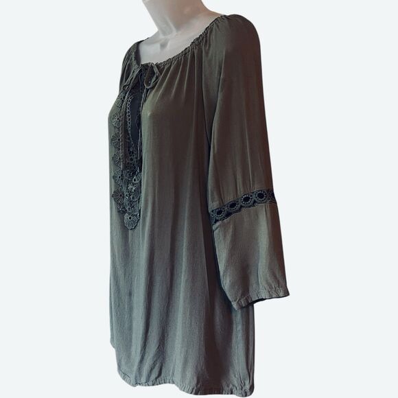 Elegant Green Women's Blouse - Picture 15 of 16